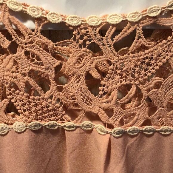 Blouse peachy pink with lacey shoulders size XL - Picture 4 of 5